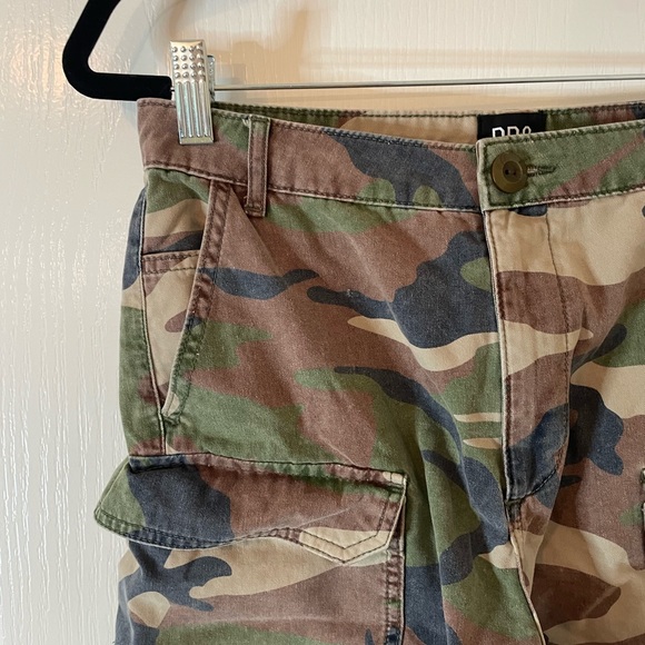 Urban Outfitters BDG Camo Cargo Shorts W27 - Picture 3 of 4